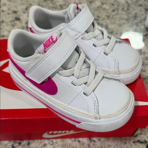 Nike Kids White Sneakers with Pink Accents 7T - Picture 2 of 5
